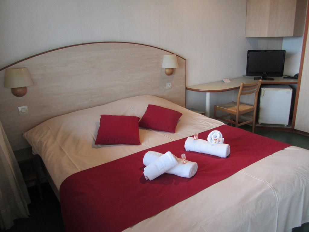 VVF Villages   Les Volcans d'Auvergne   Parent Chambre photo